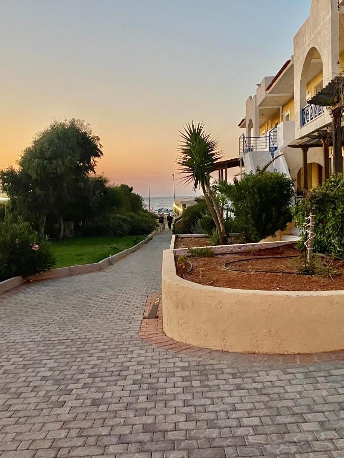 Mikes On The Beach Hersonissos  Exterior foto